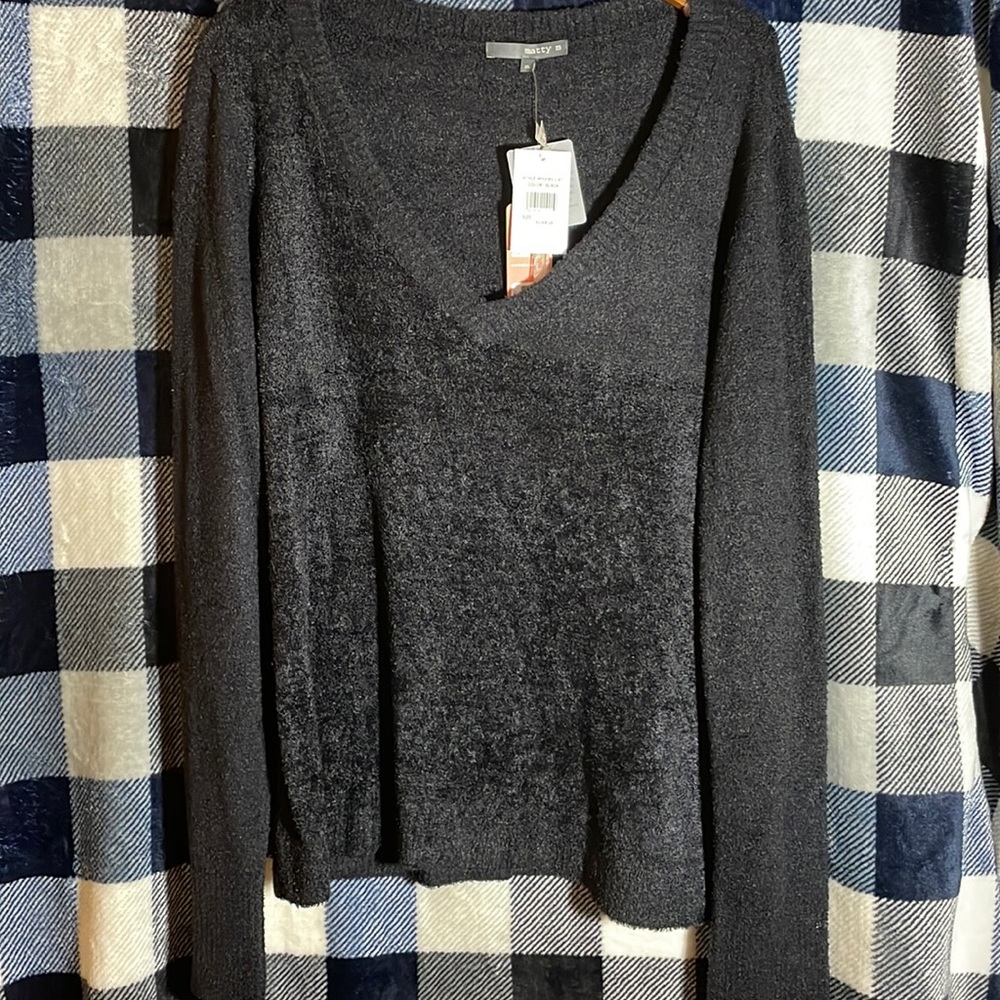 Matty M V-neck High-low sweater
